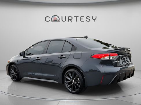 Certified 2025 Toyota Corolla SE image 3