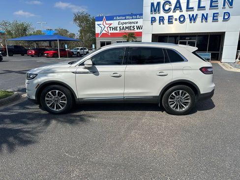 Used 2023 Lincoln Nautilus Standard w/ Premium Package image 3