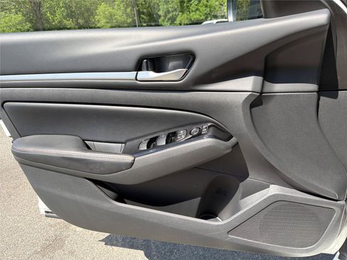 Used 2024 Nissan Altima 2.5 SR w/ SR Premium Package FWD image 18