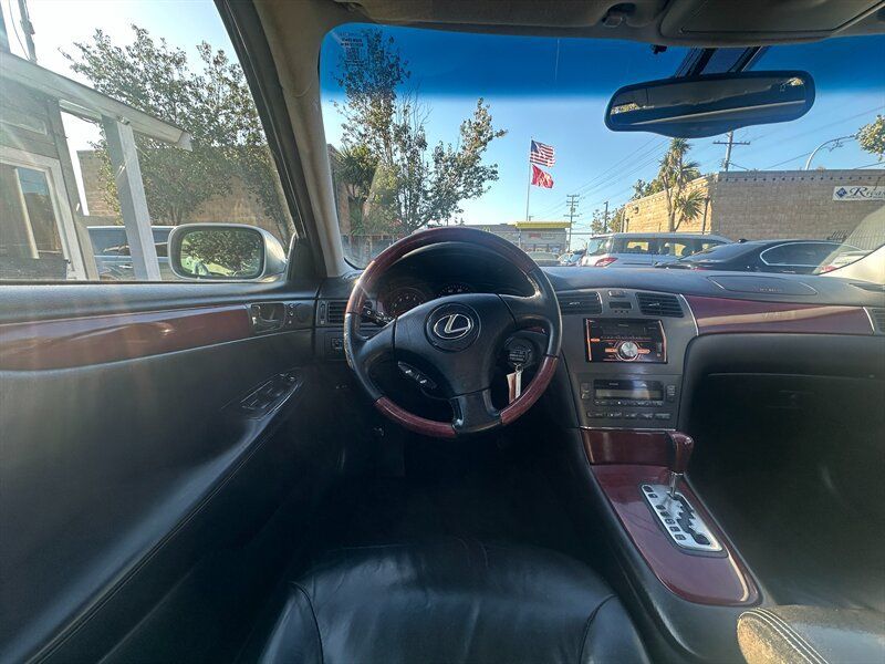 Used 2002 Lexus ES 330 w/ Premium Pkg FWD image 16