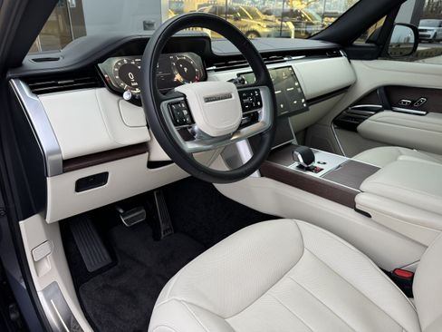 Certified 2025 Land Rover Range Rover SE AWD/4WD image 12