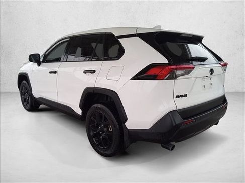 Used 2022 Toyota RAV4 LE image 7