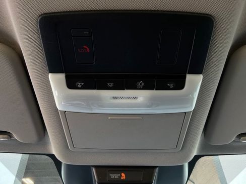 Used 2025 Nissan Rogue SV FWD image 17