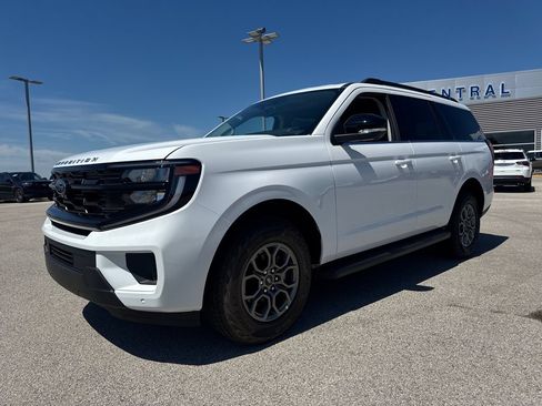 New 2026 Ford Expedition Active RWD image 2