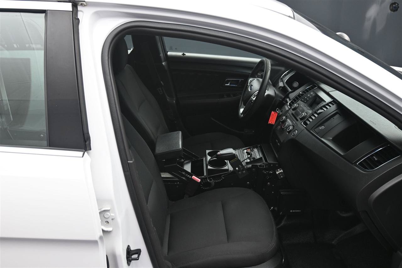 Used 2015 Ford Taurus Police Interceptor AWD image 9