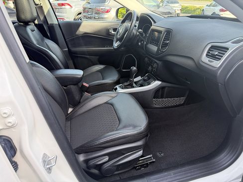 Used 2020 Jeep Compass Latitude AWD/4WD image 13