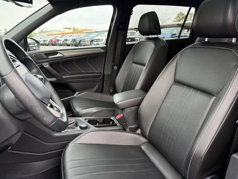 Used 2022 Volkswagen Tiguan SE R-Line image 9