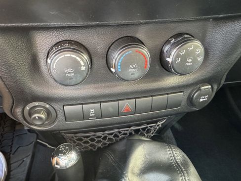 Used 2013 Jeep Wrangler Unlimited Sport AWD/4WD image 14