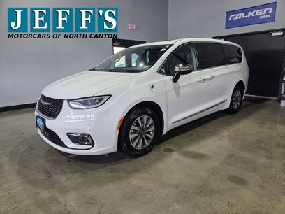 Used 2023 Chrysler Pacifica Limited