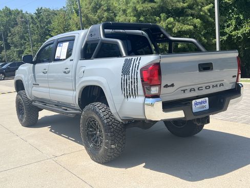 Used 2019 Toyota Tacoma SR5 AWD/4WD image 7