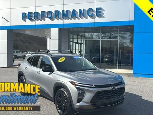 Used 2024 Chevrolet Trax ACTIV w/ Sunroof Package FWD image 1