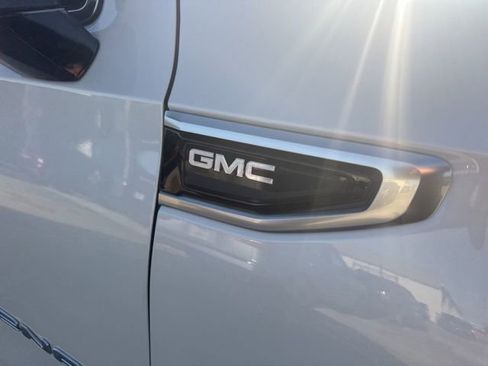 Used 2021 GMC Yukon Denali w/ LPO, Illumination Package AWD/4WD image 9