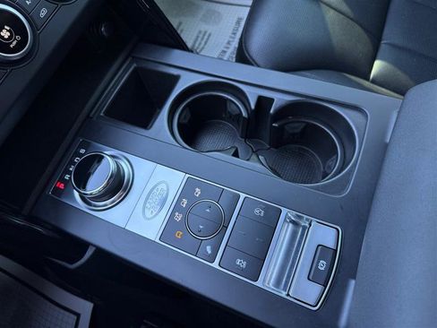 Used 2020 Land Rover Discovery SE image 25