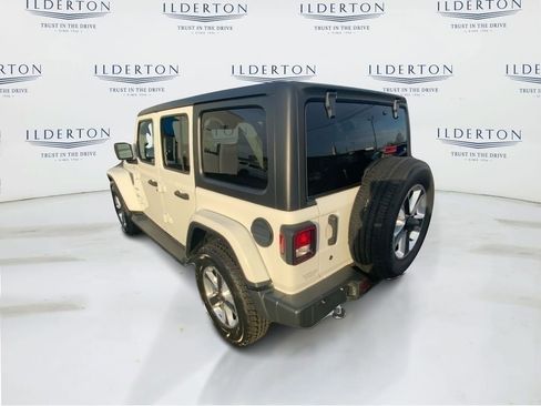 Used 2018 Jeep Wrangler Unlimited Sahara image 7
