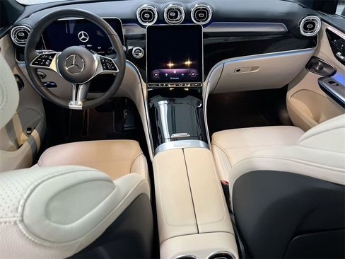 Used 2025 Mercedes-Benz GLC 350e GLC 350e image 10