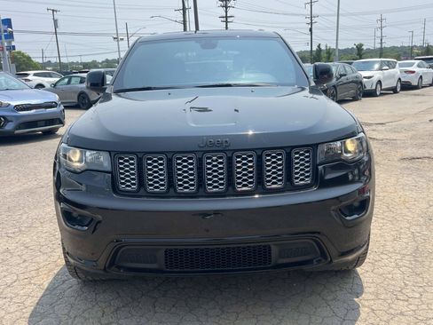Used 2021 Jeep Grand Cherokee Laredo X AWD/4WD image 2