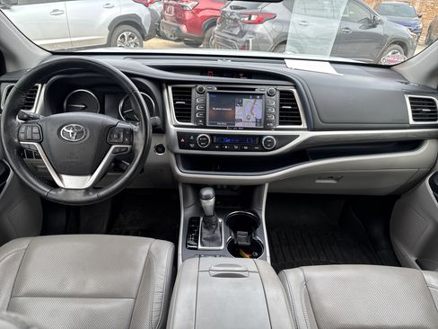 Used 2017 Toyota Highlander Limited image 10