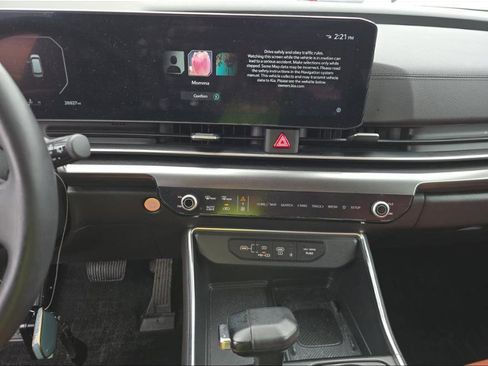 Used 2025 Kia Carnival SX Prestige image 5