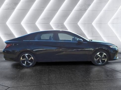 Used 2023 Hyundai Elantra Limited image 6