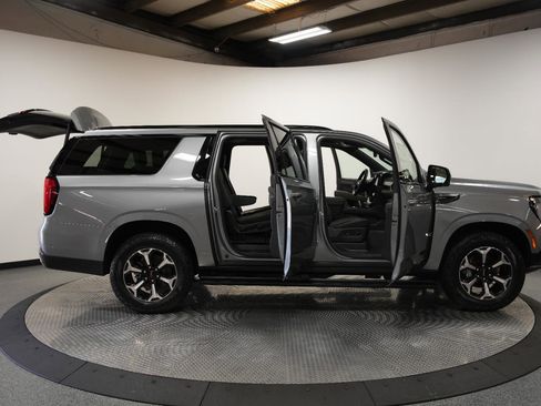 New 2026 GMC Yukon XL AT4 w/ AT4 Premium Plus Package image 13