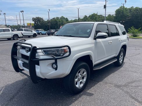 Used 2018 Toyota 4Runner SR5 Premium AWD/4WD image 3