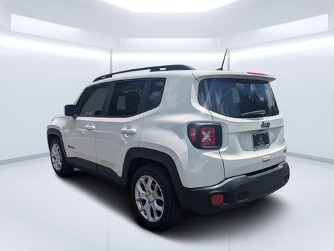 Used 2018 Jeep Renegade Latitude FWD image 5