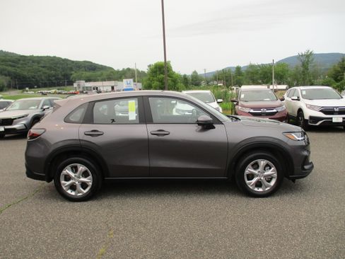 Certified 2024 Honda HR-V LX image 4