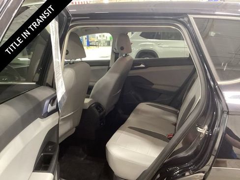 Used 2024 Volkswagen Taos SE AWD/4WD image 12