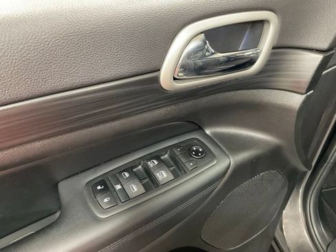Used 2021 Jeep Grand Cherokee Laredo X AWD/4WD image 32