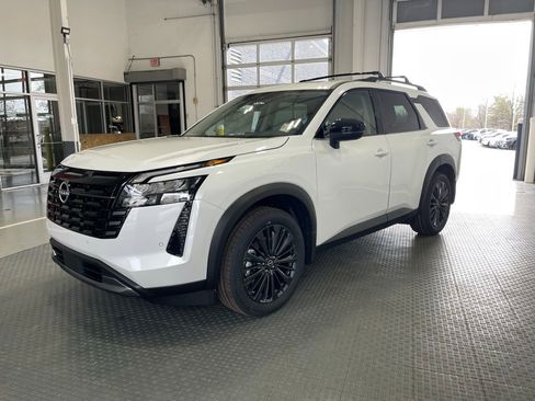 New 2026 Nissan Pathfinder SL image 4