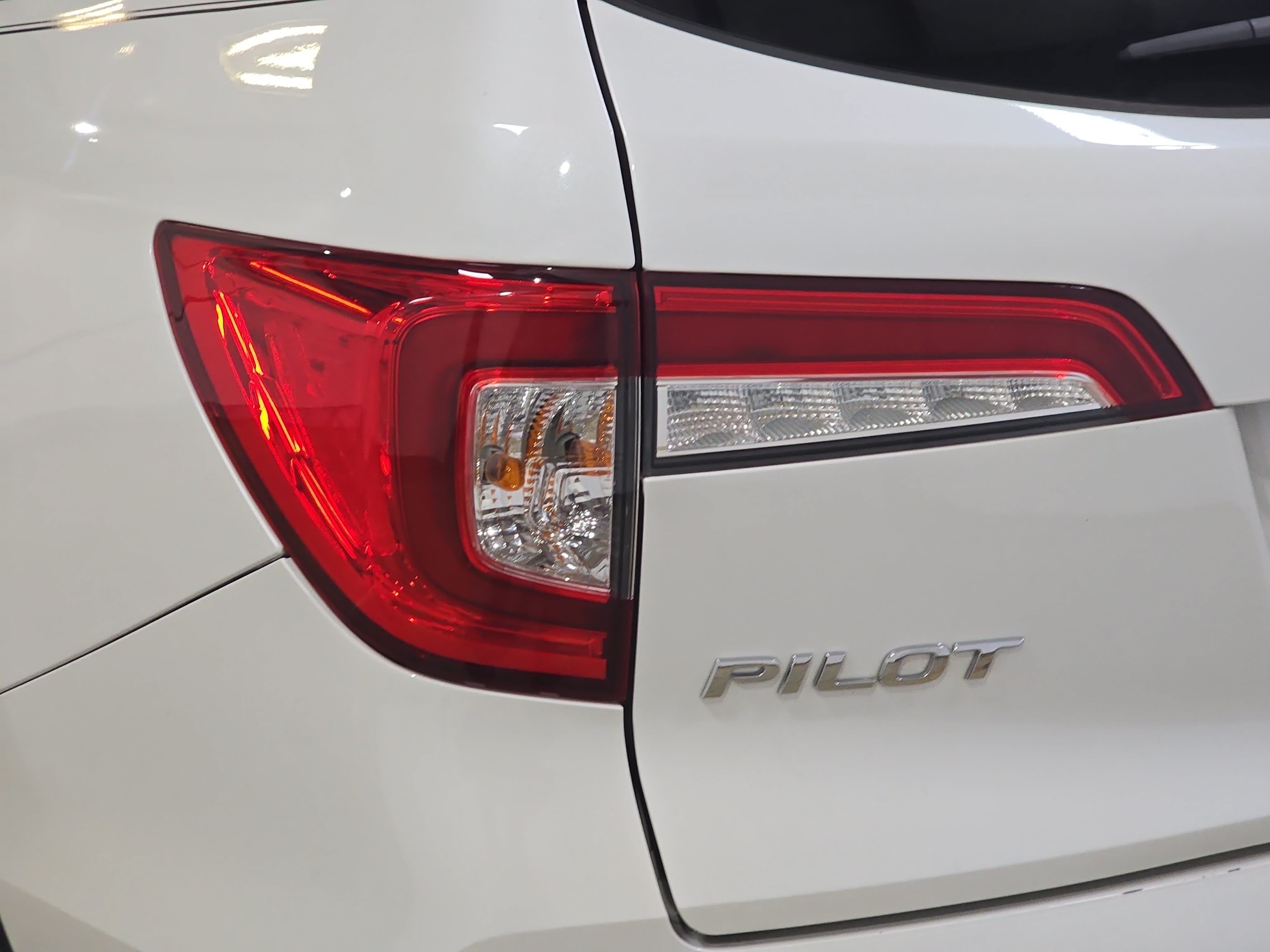 Used 2021 Honda Pilot Elite image 31