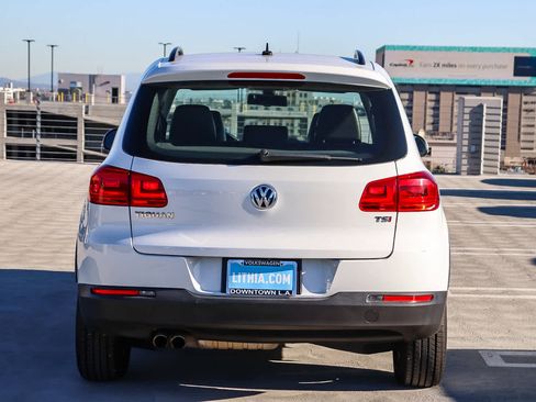 Used 2016 Volkswagen Tiguan S image 5