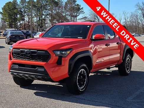 Used 2024 Toyota Tacoma TRD Off-Road image 2