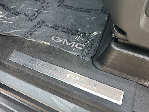 Used 2025 GMC Yukon XL Denali AWD/4WD image 15