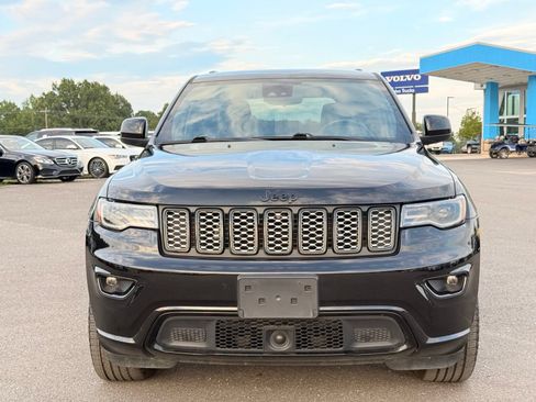 Used 2021 Jeep Grand Cherokee Laredo X AWD/4WD image 2