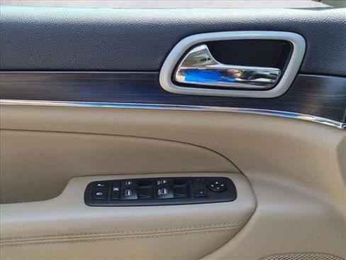 Used 2019 Jeep Grand Cherokee Limited AWD/4WD image 11
