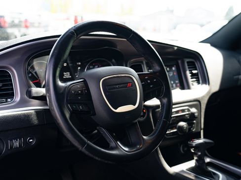 Used 2019 Dodge Charger SXT image 15