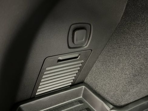 Used 2026 Cadillac XT5 Premium Luxury w/ LPO, Floor Liner Package AWD/4WD image 33