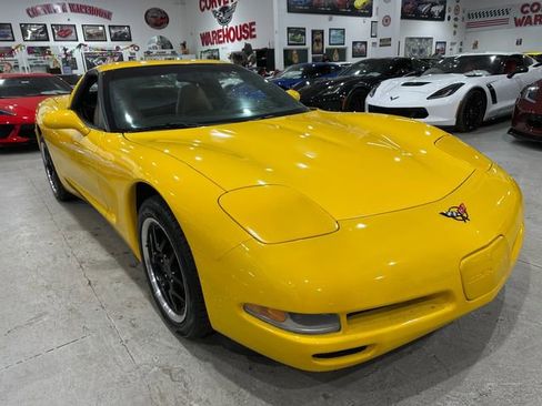 Used 2004 Chevrolet Corvette Coupe w/ Roof Package image 4