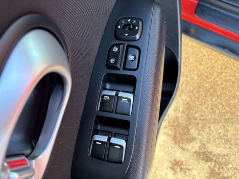 Used 2019 Kia Soul + image 17