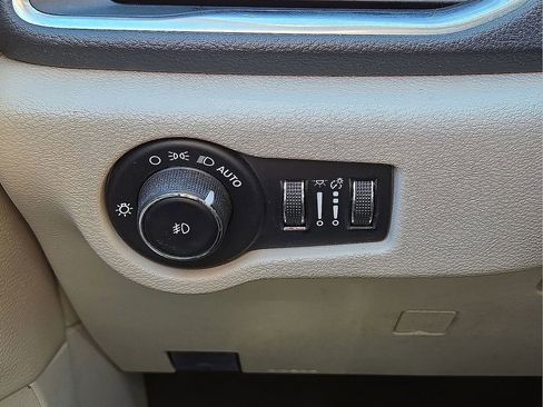 Used 2023 Chrysler Pacifica Limited image 26