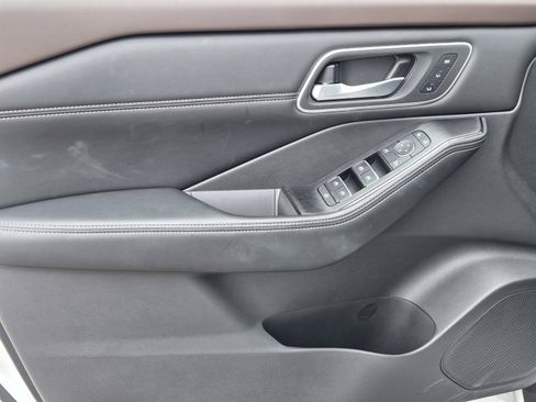Used 2021 Nissan Rogue SL w/ Premium Package FWD image 14