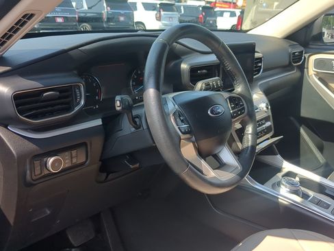 Used 2024 Ford Explorer XLT w/ Equipment Group 202A RWD image 12