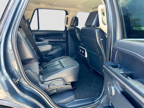 Used 2024 Ford Expedition XLT image 28