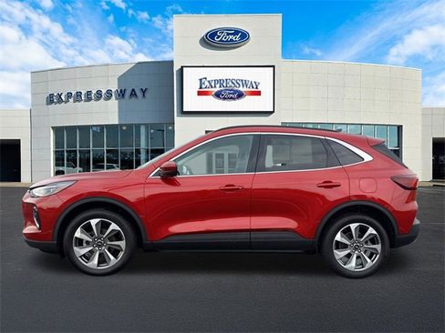 Used 2023 Ford Escape Platinum image 9