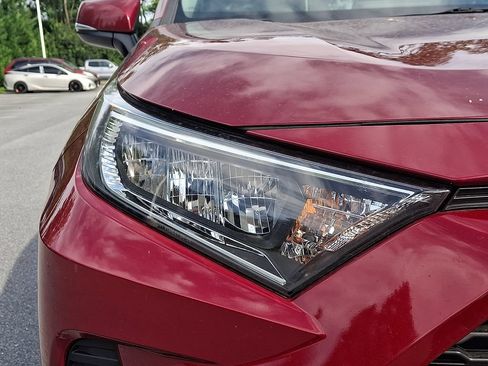 Used 2021 Toyota RAV4 XLE AWD/4WD image 9