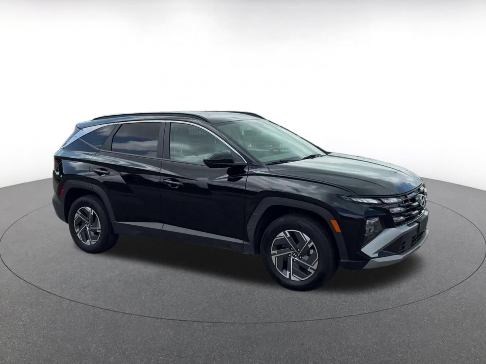 Used 2025 Hyundai Tucson Blue AWD/4WD image 2