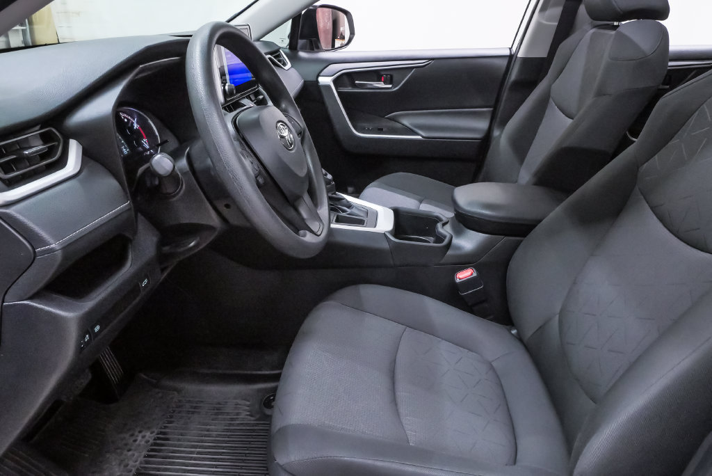 Used 2024 Toyota RAV4 XLE w/ Convenience Package FWD image 9