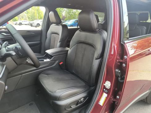 New 2025 Jeep Grand Cherokee L Altitude image 11