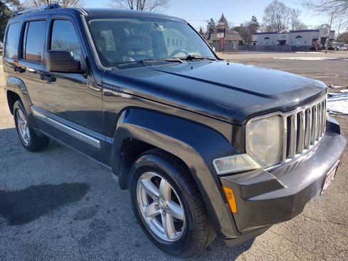 Used 2011 Jeep Liberty Limited w/ Tire & Wheel Group AWD/4WD image 3